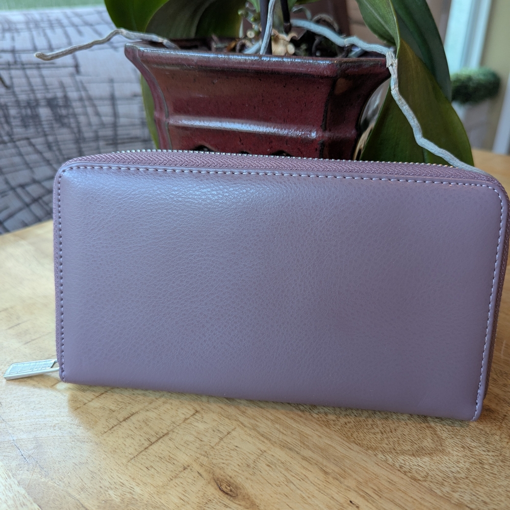Elegant Mauve Leather Wallet
